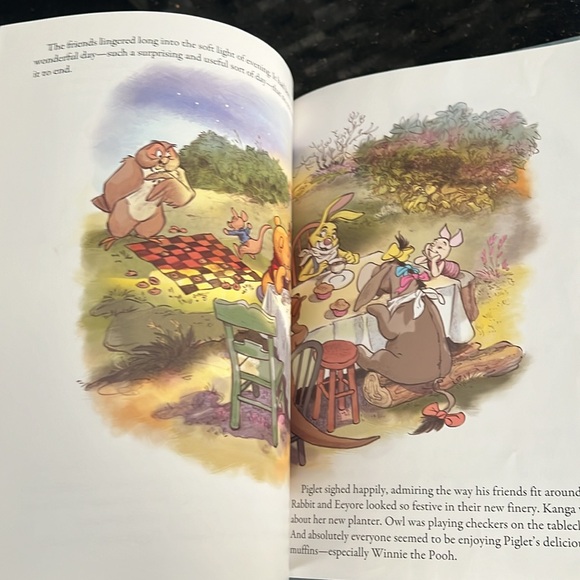Disney Winnie the Pooh Book - Picture 2 of 3